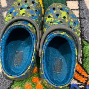 Crocs c11 EUC blue green with fuzzy insoles